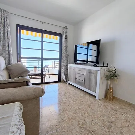 Edith - Ocean View Just Above The Beach شقة