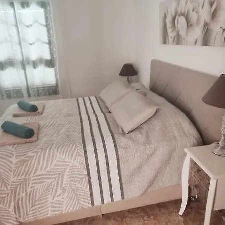 شقة Edith - Ocean View Just Above The Beach