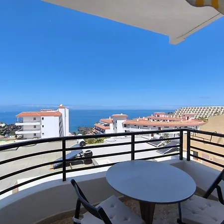 Edith - Ocean View Just Above The Beach